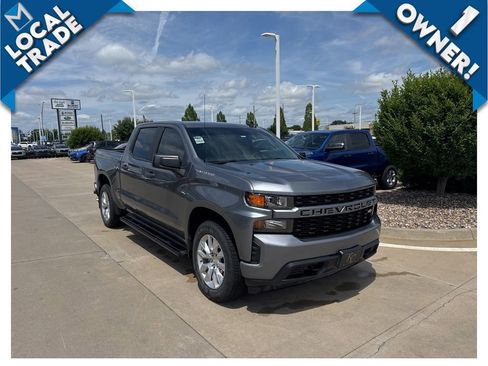 Used 2020 Chevrolet Silverado 1500 Custom w/ Custom Value Package AWD/4WD image 3