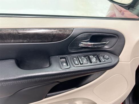 Used 2016 Dodge Grand Caravan SXT w/ Rear Park Assist Package image 19