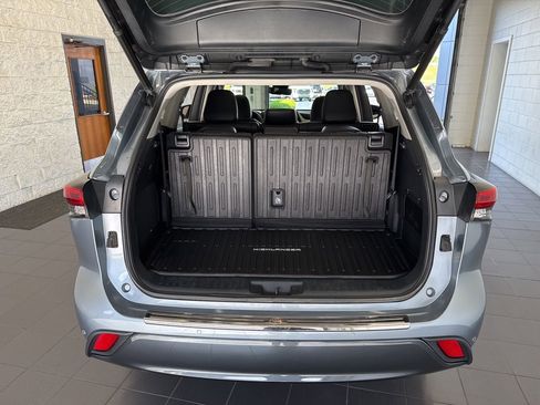 Used 2022 Toyota Highlander Limited w/ Protection Package #3 (TMS) AWD/4WD image 9