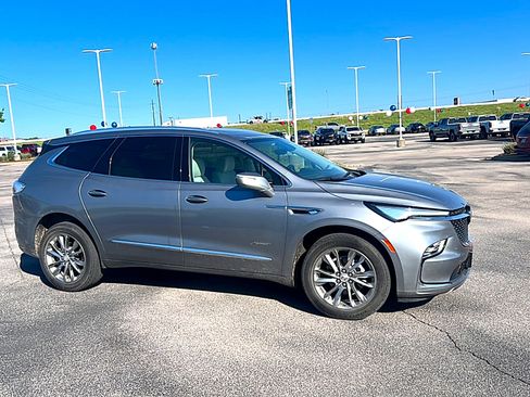 Used 2023 Buick Enclave Avenir w/ Avenir Technology Package image 4