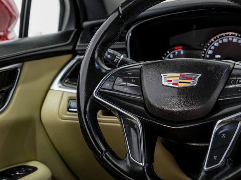 Used 2019 Cadillac XT5 FWD image 14