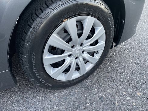 Used 2013 Toyota Corolla LE image 16