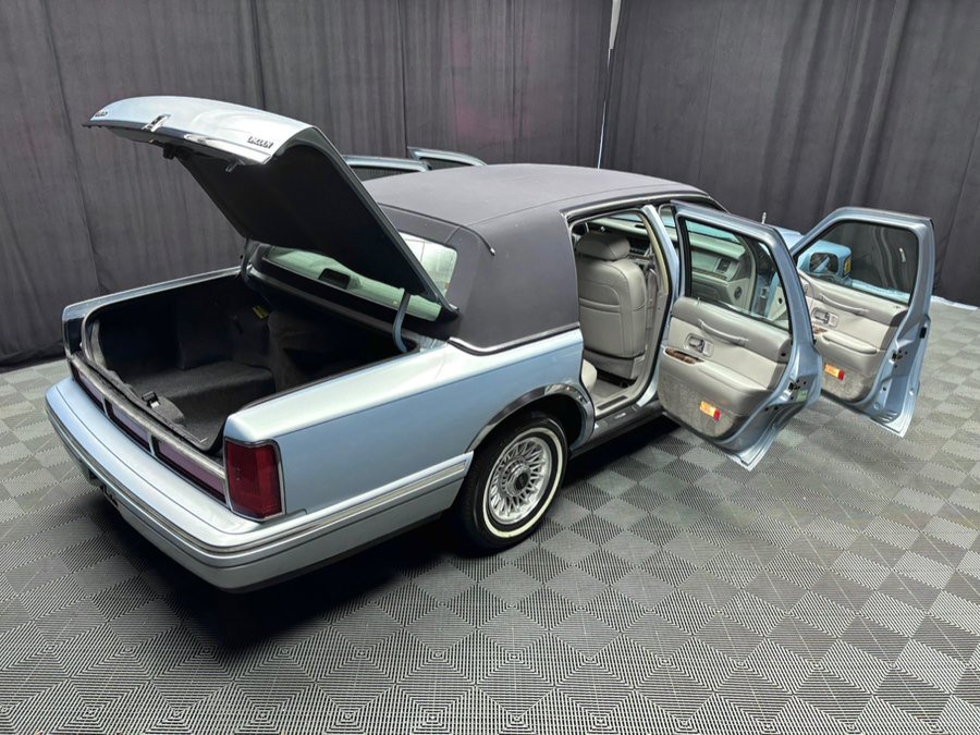 Used 1997 Lincoln Town Car Executive RWD image 22