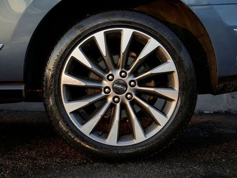 Used 2019 Lincoln Navigator Select image 14