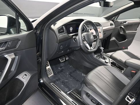 Used 2022 Volkswagen Tiguan SE R-Line AWD/4WD image 12