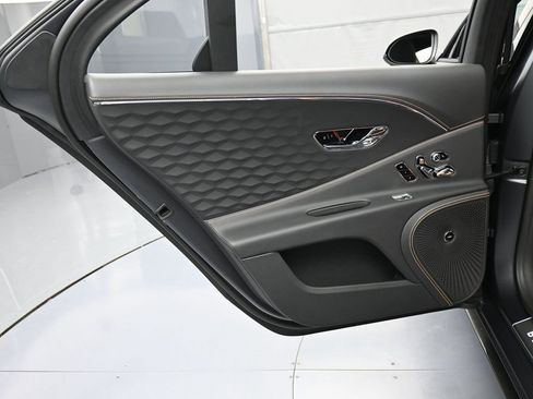 Used 2025 Bentley Flying Spur Plug-In Hybrid image 25