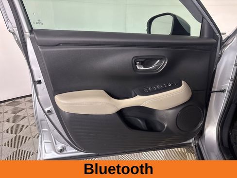 Used 2025 Honda HR-V LX image 8