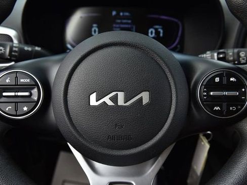 Used 2024 Kia Soul LX w/ Option Group 015 FWD image 17