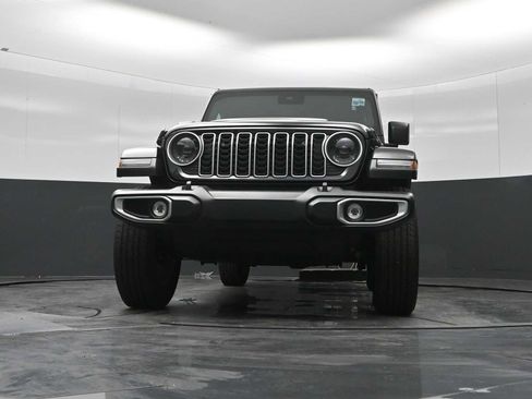 Used 2025 Jeep Wrangler Unlimited Sahara AWD/4WD image 20