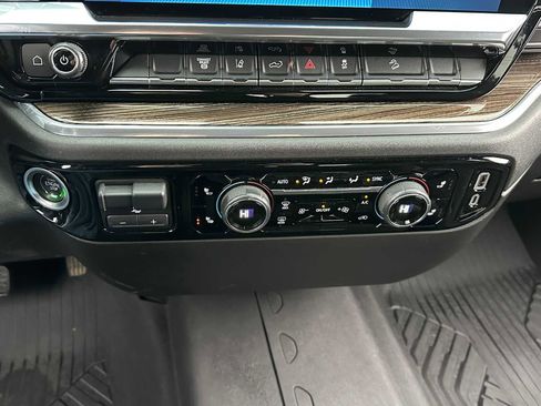 Used 2024 Chevrolet Silverado 2500 LT image 27