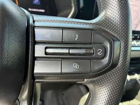 Used 2025 Chevrolet Colorado W/T RWD image 28