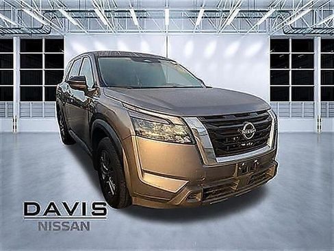 Used 2024 Nissan Pathfinder S FWD image 1