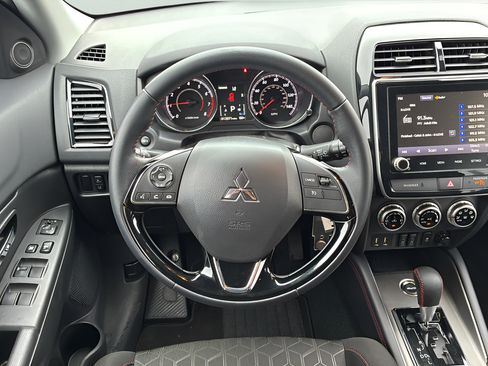 Used 2023 Mitsubishi Outlander Sport LE AWD/4WD image 17