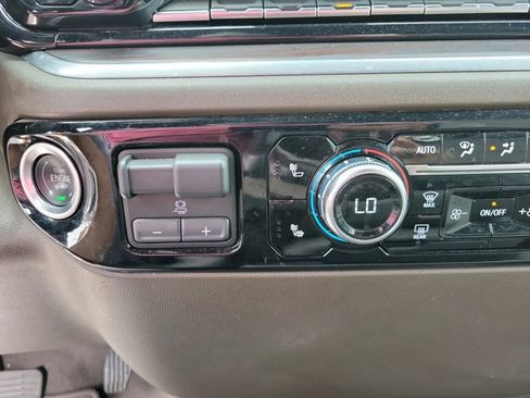 Used 2025 GMC Sierra 1500 SLT AWD/4WD image 13