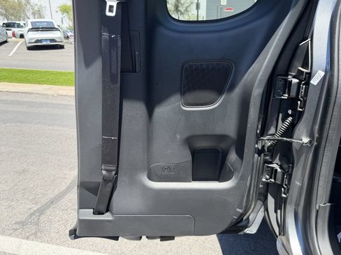 Used 2024 Nissan Frontier SV w/ Technology Package AWD/4WD image 17