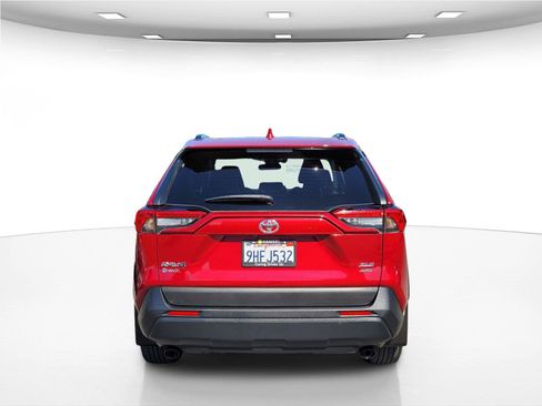 Used 2021 Toyota RAV4 XLE Premium AWD/4WD image 8