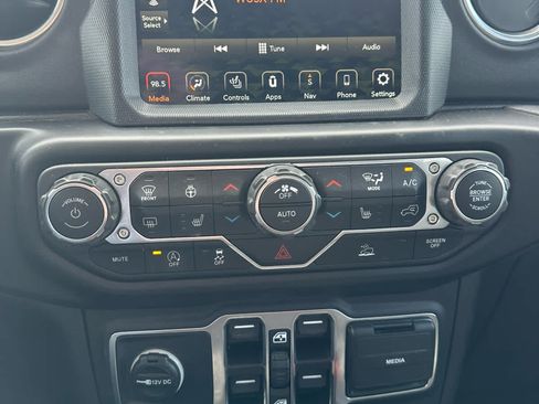 Used 2021 Jeep Gladiator Overland w/ Popular Equipment Package AWD/4WD image 18