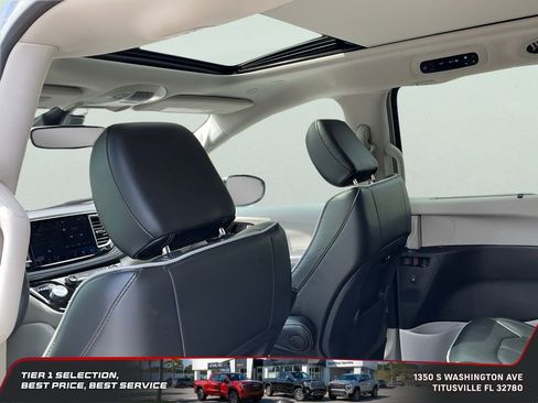 Used 2024 Chrysler Pacifica Limited FWD image 22