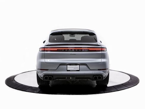 Certified 2025 Porsche Cayenne Turbo image 6