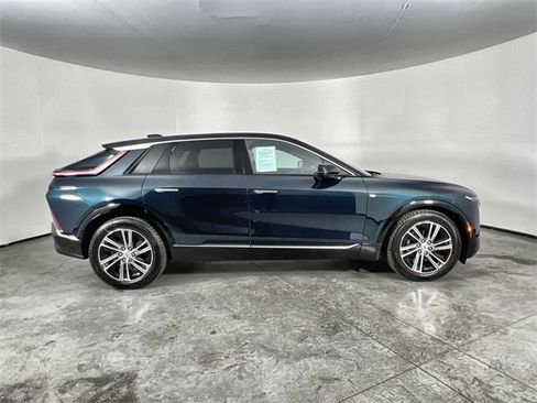 Certified 2025 Cadillac Lyriq Luxury image 9