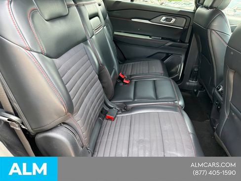 Used 2025 Ford Explorer ST-Line w/ ST-Line Street Pack AWD/4WD image 18