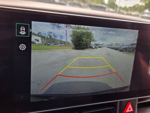 Used 2025 Kia Carnival FWD image 22