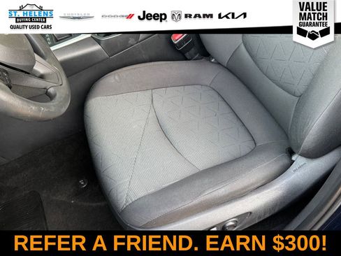 Used 2021 Toyota RAV4 XLE AWD/4WD image 18