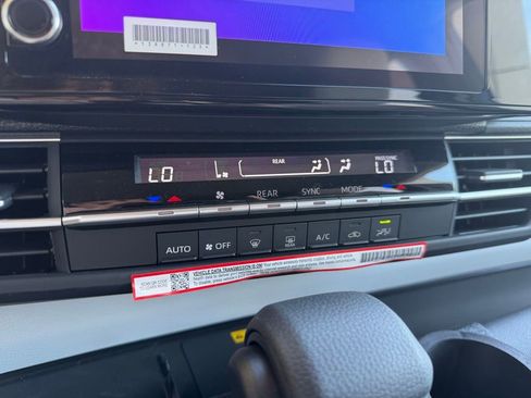 Used 2026 Toyota Sienna LE FWD image 19