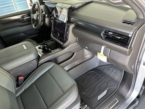 New 2026 GMC Yukon XL AT4 w/ AT4 Premium Plus Package AWD/4WD image 43