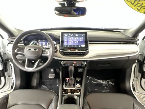 Used 2025 Jeep Compass Limited w/ Sun & Sound Group AWD/4WD image 21