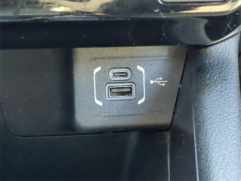 Used 2024 Jeep Compass Latitude image 24