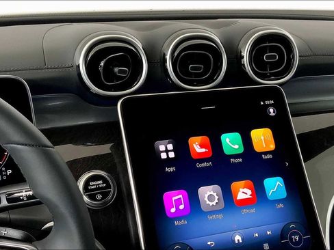 Used 2025 Mercedes-Benz GLC 300 4MATIC image 9