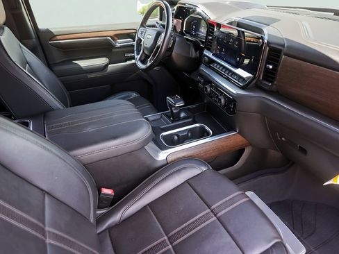 Used 2023 Chevrolet Silverado 1500 High Country w/ High Country Premium Package AWD/4WD image 33