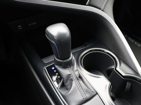 Used 2018 Toyota Camry LE image 24