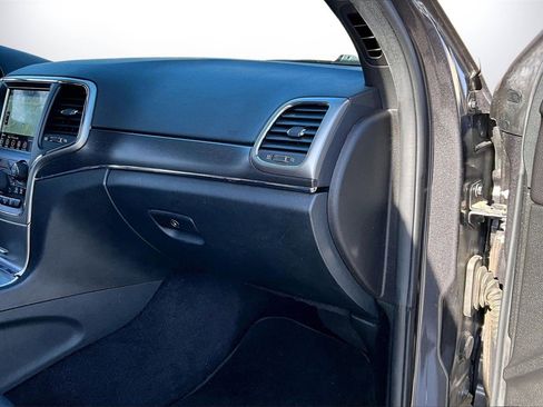 Certified 2018 Jeep Grand Cherokee Limited image 19