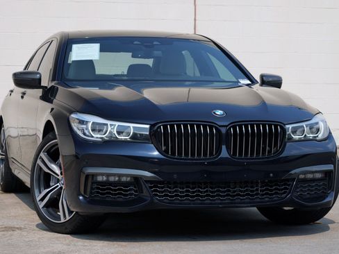 Used 2019 BMW 740i w/ M Sport Package RWD image 4