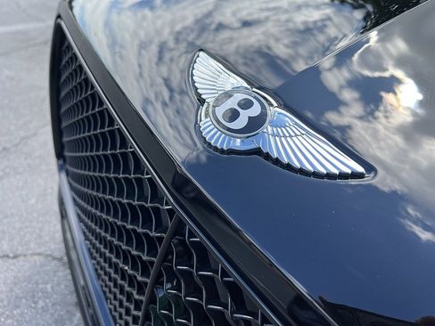 Used 2023 Bentley Bentayga image 24
