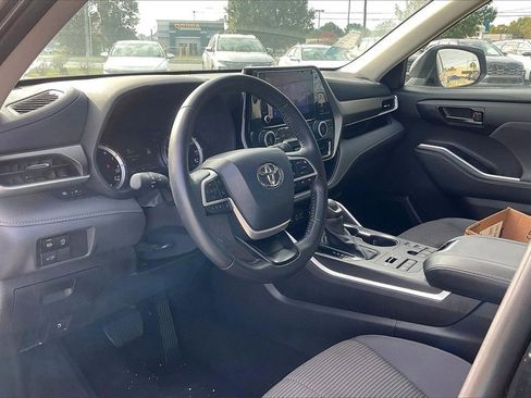 Used 2024 Toyota Highlander LE image 38