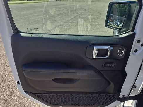 Used 2022 Jeep Wrangler Unlimited Rubicon 4xe w/ Cold Weather Group image 17