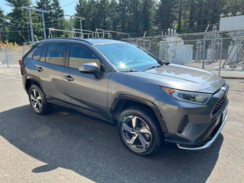 Used 2021 Toyota RAV4 SE AWD/4WD image 3