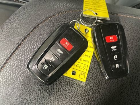 Used 2019 Toyota Camry XLE image 20