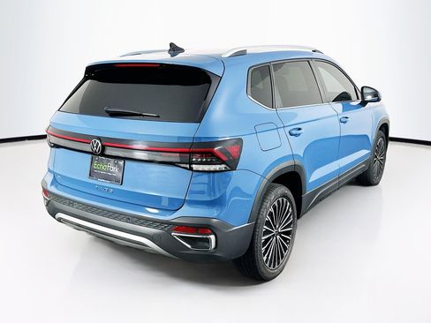 Used 2025 Volkswagen Taos SE FWD image 9