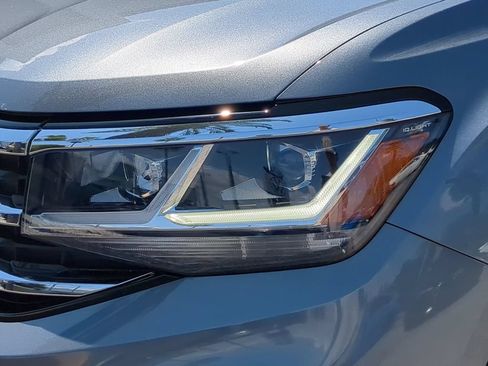 Certified 2023 Volkswagen Atlas Cross Sport SE AWD/4WD image 8