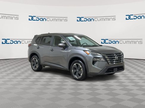 Used 2024 Nissan Rogue SV FWD image 2