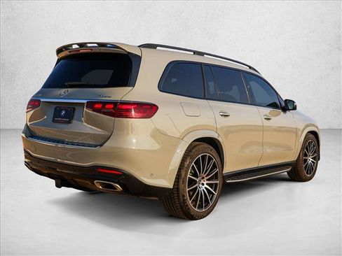 Used 2024 Mercedes-Benz GLS 580 4MATIC image 5