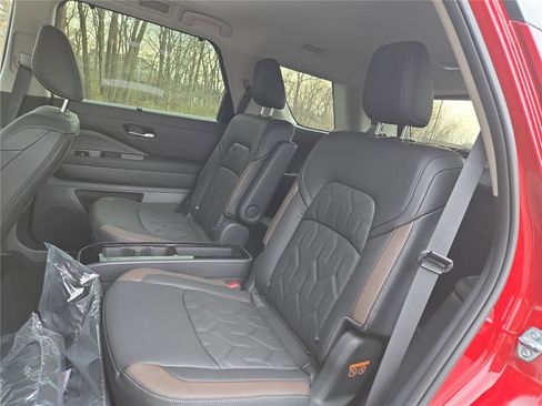 New 2026 Nissan Pathfinder Platinum AWD/4WD image 13