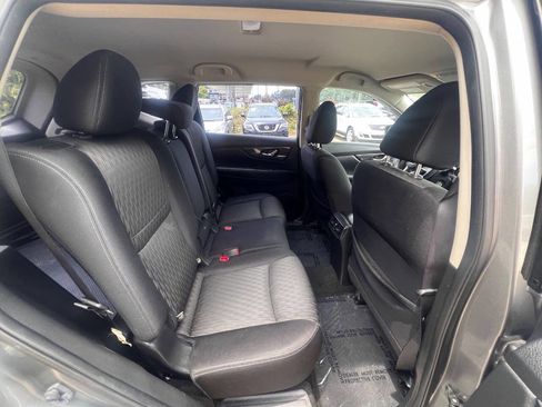 Used 2017 Nissan Rogue S FWD image 12