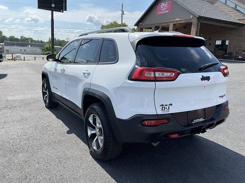 Used 2014 Jeep Cherokee Trailhawk w/ Comfort/Convenience Group AWD/4WD image 3