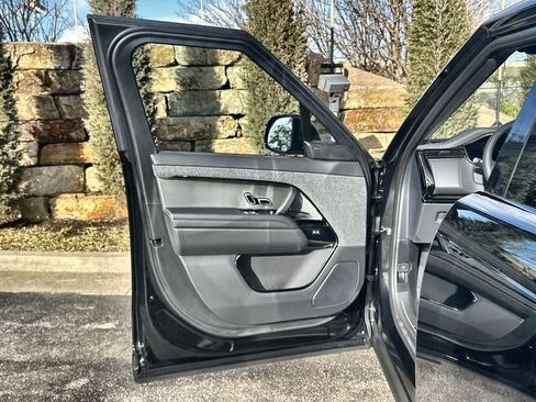 Used 2025 Land Rover Range Rover Sport SE image 17