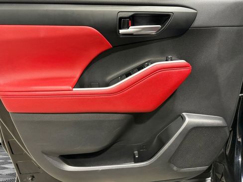 Used 2023 Toyota Highlander XSE image 19